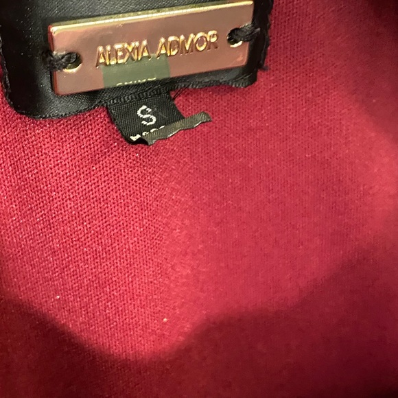 Alexia Amdor Women's Olivia Draped Sheath Dress. Crimson, Knee Length. Size S. - Picture 3 of 10